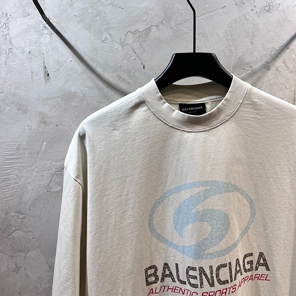 【送料込】バレンシアガ 偽物★SURFER ロゴTシャツ bak43913